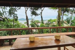 Casa charmosa na mata com vista da lagoa.